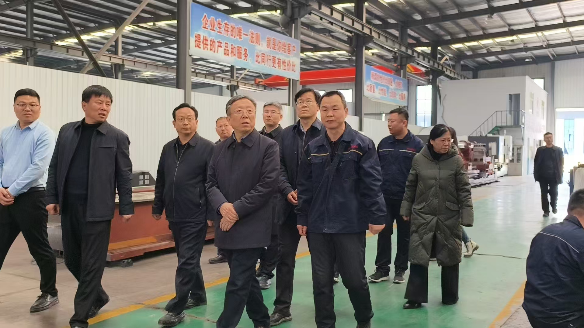 德州領(lǐng)導參觀工廠2.jpg